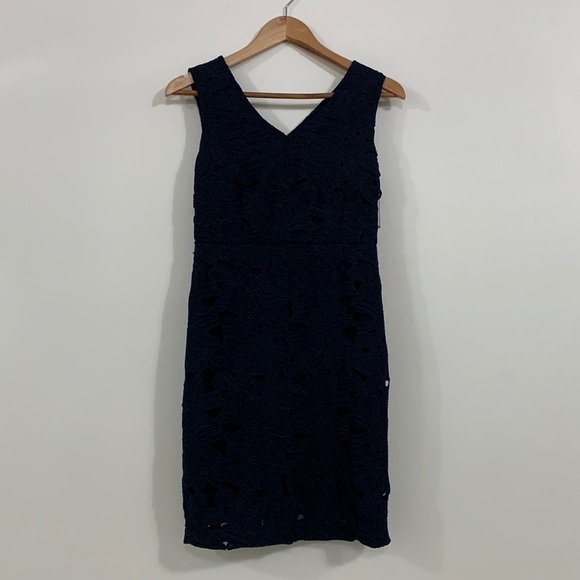 Banana Republic Navy Blue Floral Lace size 2 petite - Picture 1 of 10